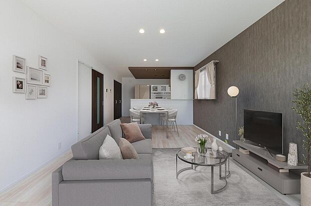 アクセントクロスを採用したおしゃれなリビング。※家具・小物はCGイメージ