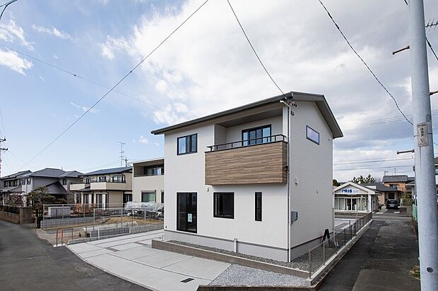 【No.1】各所に収納を設けたすっきり暮らせる住まいです。