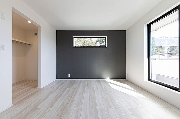 【主寝室】アクセントクロスを採用した主寝室。