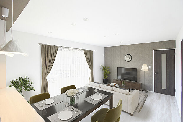 【 No.1 LDKイメージ】厳選されたアクセントクロスが壁面に奥行きと表情を与え、洗練された雰囲気の上質なLDK空間を演出します。