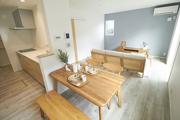 【LDK】盛り付けや配膳、食後の片付けが最短動線で完了。家事効率が向上し、家族のコミュニケーションもスムーズになります。