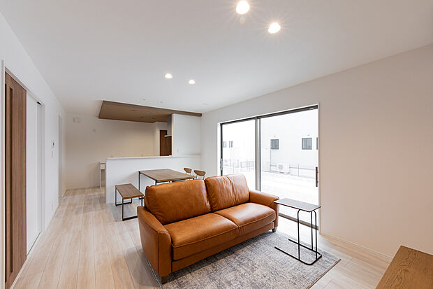 【No.1】生活のイメージがしやすいよう、家具を設置しました♪