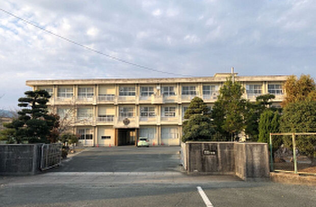 北浜中学校（約2,400m）