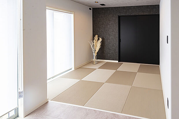 【当社施工例/和室】
和室は、洗濯物を畳んだりする家事スペースとして使ったり、お子様のお昼寝スペースとして使えます。