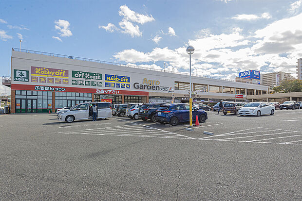 【周辺施設/エスパ星陵台】大型のショッピングセンターへ徒歩圏内で到着。ホームセンターのアグロガーデン、マックスバリュ、アルカスーパードラッグなどの専門店が集まった買い物施設です。