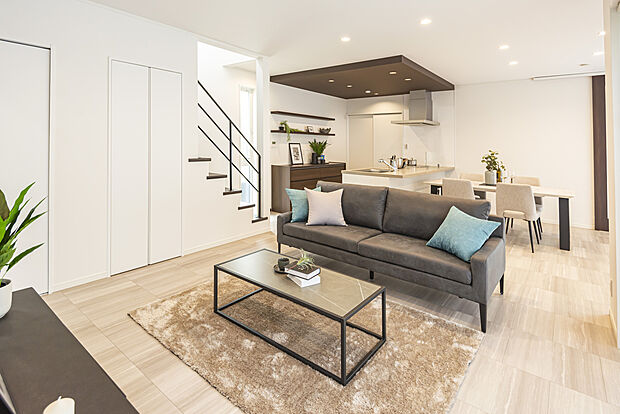 【【LDK／モデルハウス】】20帖の開放的なLDK。ストレスを感じることなく広い空間を家族皆で堪能できます。