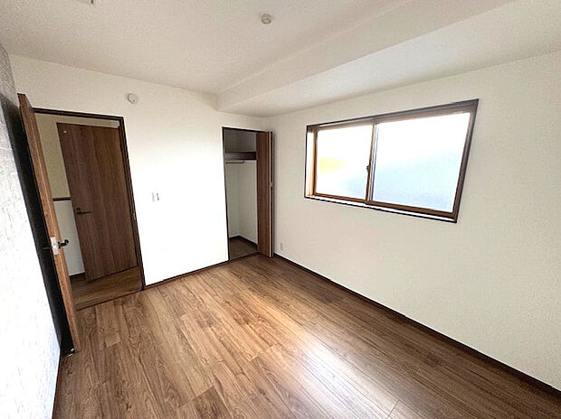 断熱性能が高く、冷暖房費も抑えられるアルゴンガス入り複層ガラス採用！（1号地）