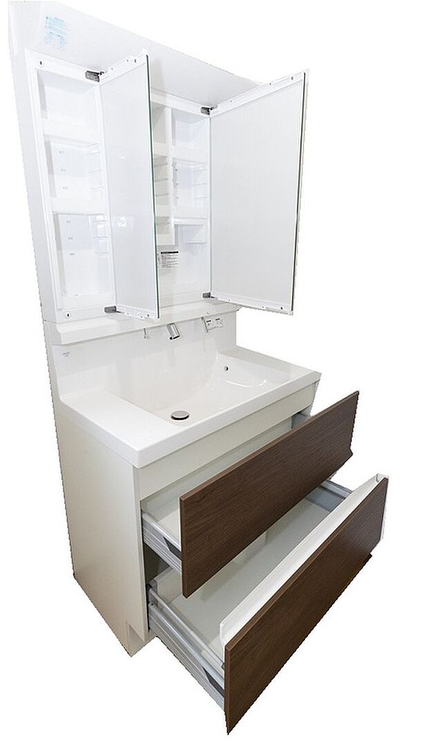 【【洗面台】】大きく見やすい三面鏡付きの洗面化粧台!鏡裏やボウル下にたっぷり収納があり、生活感の出やすいアイテムも収納可能。(同仕様の設備)