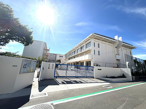 伊丹市立鈴原小学校(約556m)