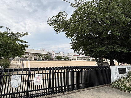 伊丹市立桜台小学校 441m