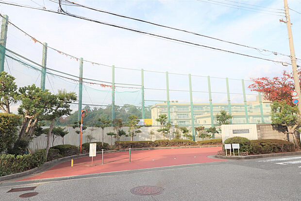 宝塚市立光が丘中学校（約171m）