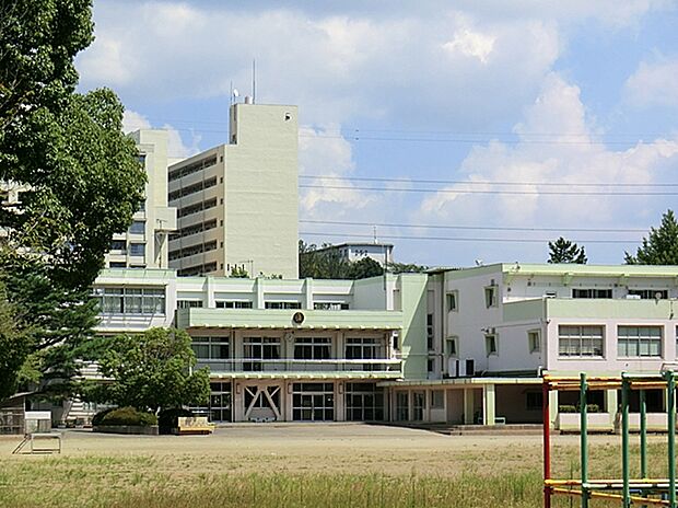 多摩市立愛和小学校（約516m）