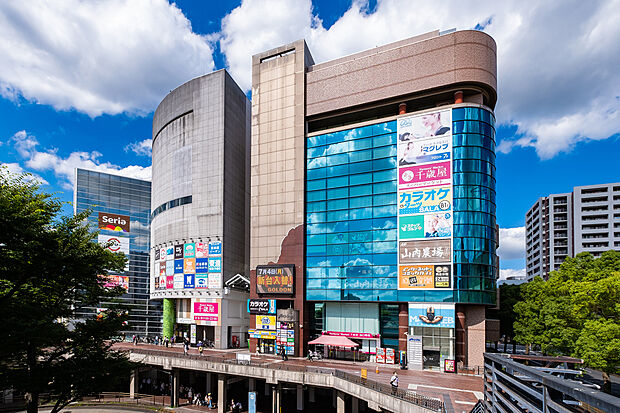 マグレブ多摩センター（約1,300m）