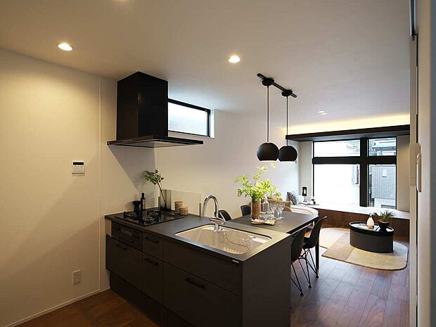 【ペニンシュラキッチン】空間を隔てないスッキリとしたカウンターキッチン