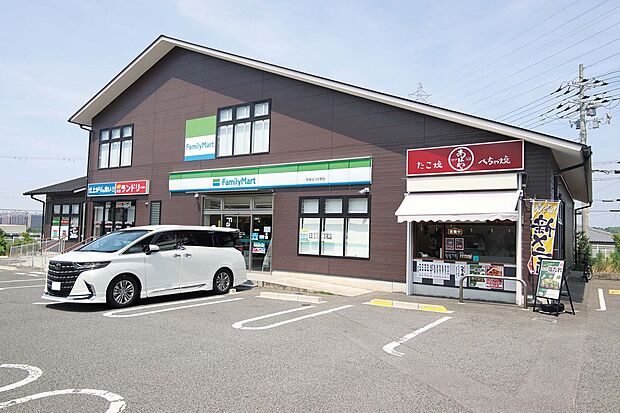 ファミリーマート（約600m）