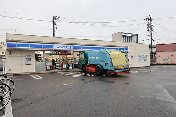 ローソン知多八幡店（約750m）