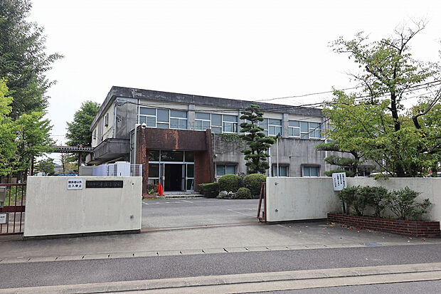 本庄小学校（約350m）