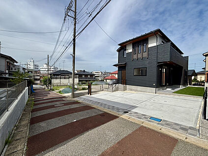 1号棟　前面道路含む現地写真
