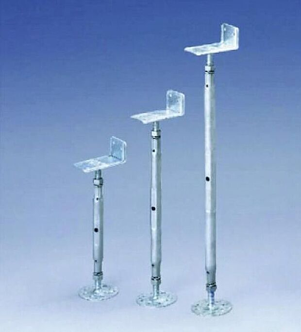【鋼製束】鋼製なので錆やシロアリを寄せ付けず、床下で高さの調整可能な建物を支える束。メンテナンスが容易で住まいの耐久性を土台から支えます。