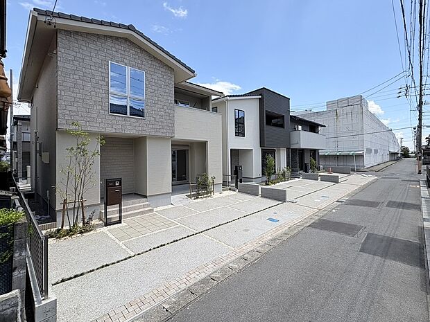 【現地写真】
最寄の名鉄尾西線「佐屋」駅まで徒歩約9分ｍ自転車約3分！生活に便利な住宅地に全5棟の新しい住まいが誕生♪詳細は是非お気軽にお問合せくださいませ。
