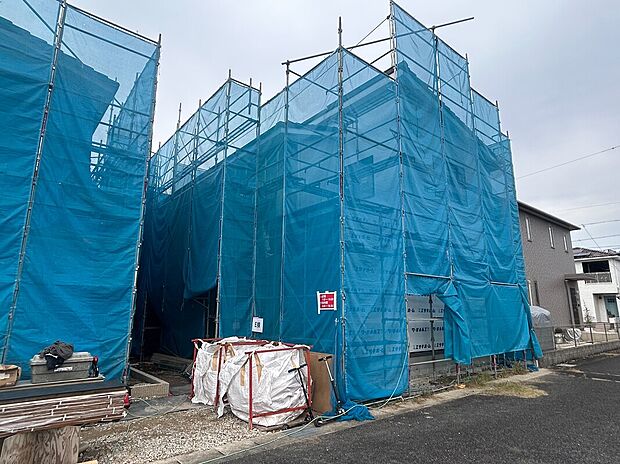 【【E棟 外観】】流行に左右されず、将来にわたって価値が継続する凛とした佇まい。おしゃれな雰囲気や自然の潤い、親しみやすさといった暮らしを豊かにしてくれる住空間です。