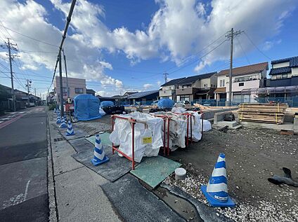 【前面道路含む現地写真】