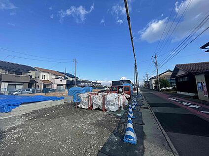 【前面道路含む現地写真】