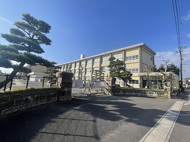 奥小学校