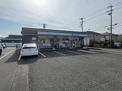 ファミリーマート 一宮馬引店 約290m(徒歩約4分　自転車約2分)