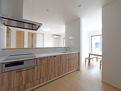 【F棟 キッチン】