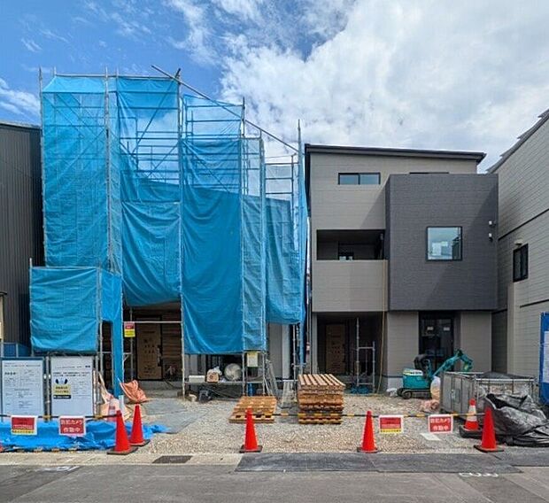 【【前面道路含む現地写真】】販売開始いたしました。現地工事中のため近隣の完成物件を参考にご検討いただけます。是非お問合せお待ちしております。