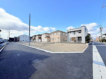 【前面道路含む現地写真】