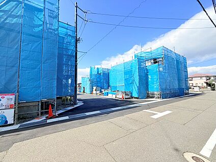【前面道路を含む現地写真】