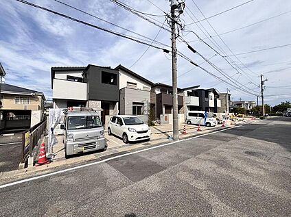 【前面道路含む現地写真】