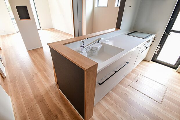 【タカラ・スタンダード製キッチン】使いやすく機能的なキッチンを採用!!