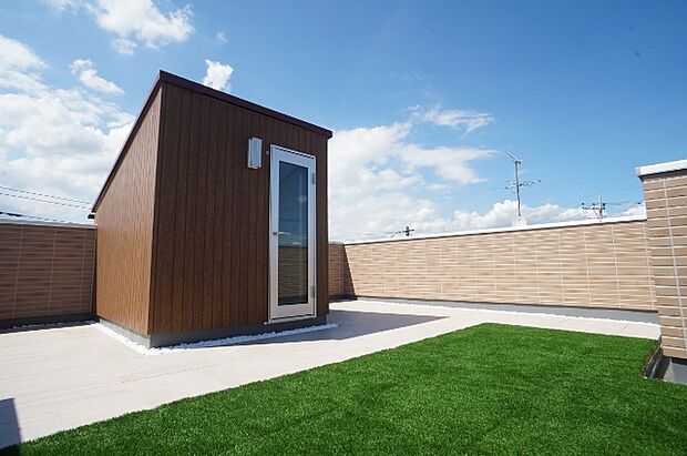 【【屋上庭園プラン-Basic-】施工例】落葉やほこりを取り除くだけのメンテナンスフリー工法