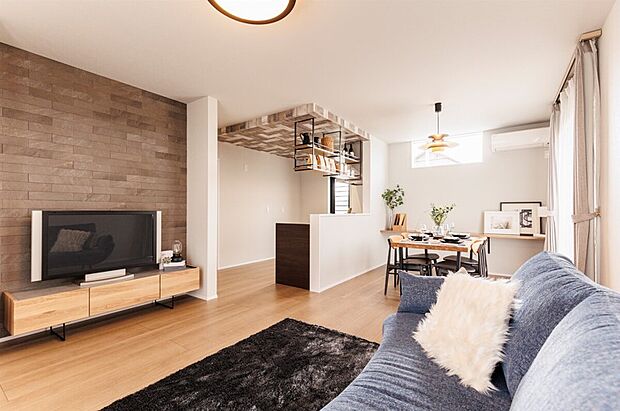 【【施工例】リビング】寛ぎとコミュニケーションを育む居心地のよい場所。