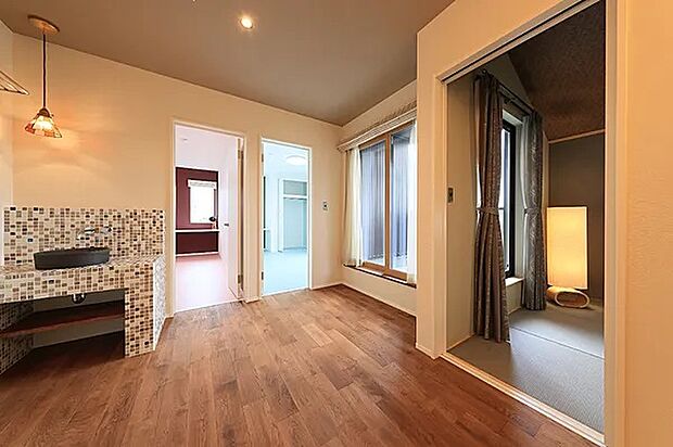 【【施工例】リビング】環境の良い場所にセンス良く暮らしたい、こだわりのリビングはたくさんの思い出が紡がれていく場所。