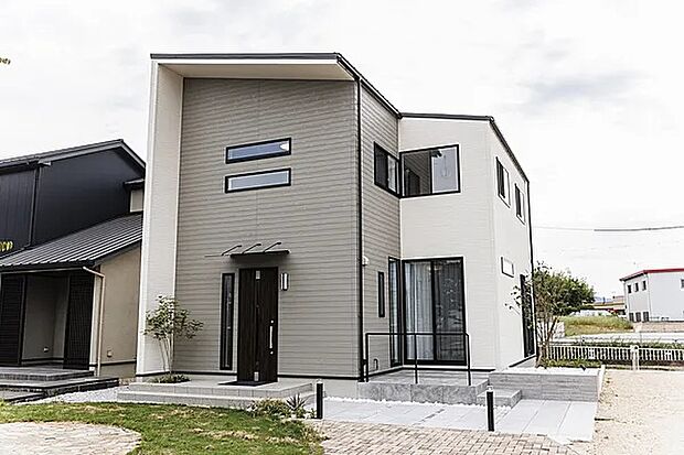 【【施工例】外観】ナチュラルな色合いは落ち着いた雰囲気となっています。