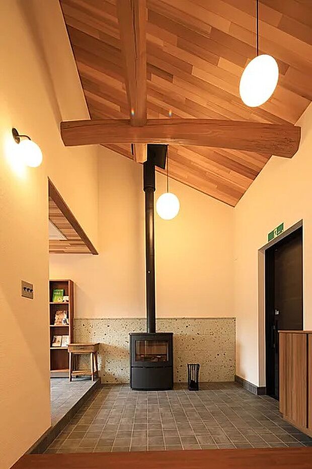 【【施工例】玄関・土間】上質感漂う玄関 居住者の帰り、訪れる方を優しく迎える・安らぎに満ちた生活空間を予感させる