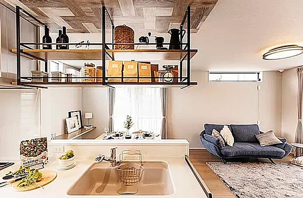 【【施工例】キッチン】清潔感と開放感がある白いキッチンは、自然と掃除したくなる傾向があるんです。