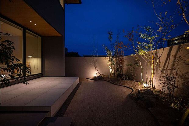 【古賀中央宿泊展示場】ワンランク上の夜時間を楽しめる庭