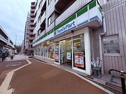 ファミリーマート 滝野川五丁目店 120ｍ(徒歩2分)