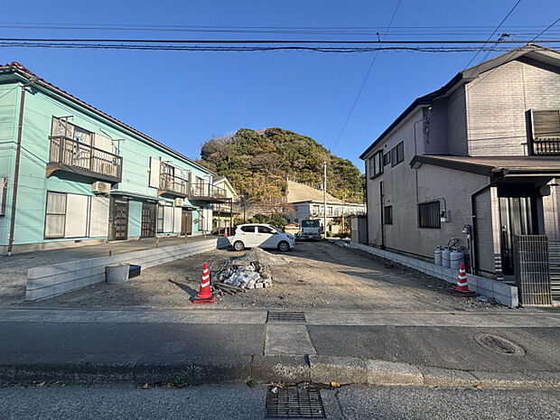 【前面道路含む現地写真】1号棟　
