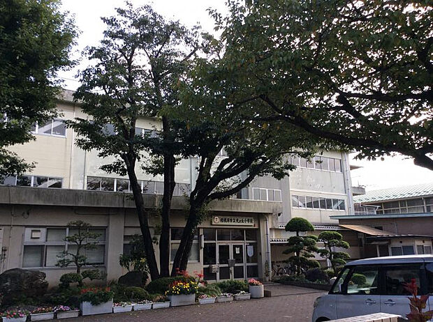 光が丘小学校（約900m）