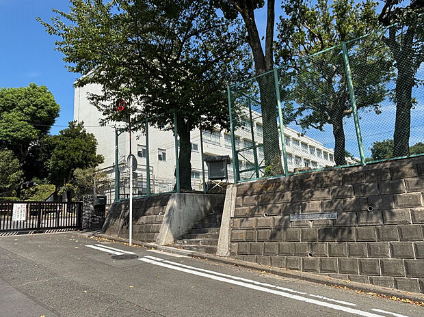 上川井小学校（約600m）