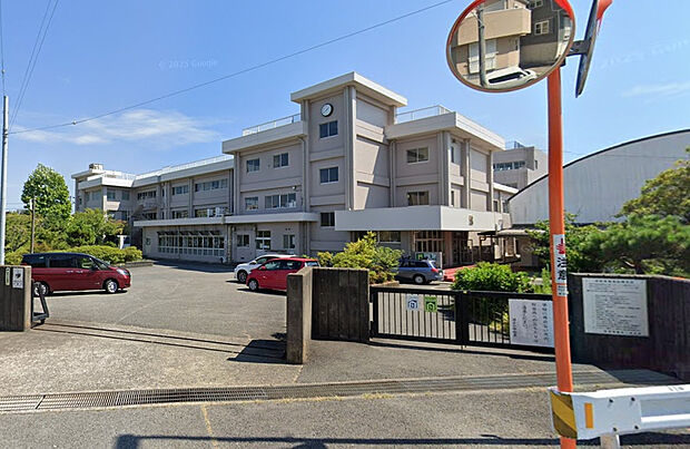 横須賀市立城北小学校（約250m）