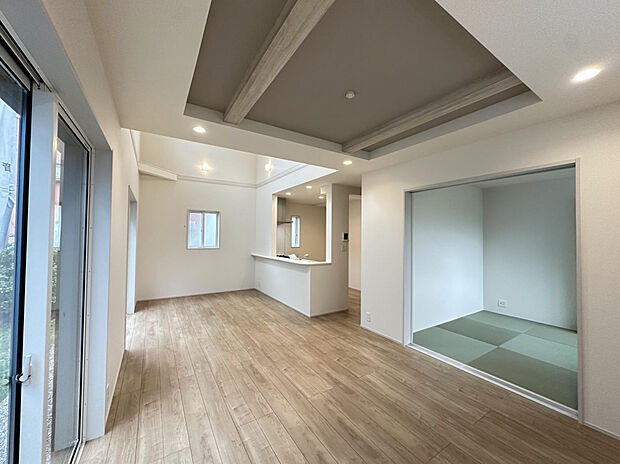【4号棟リビング】折上天井採用のリビングはデザイン性も追求！