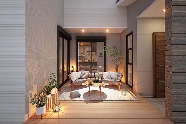 室内と屋外をやさしくつなぐ、光あふれる中庭空間。空を感じながら過ごすひとときが、住まいに上質な開放感を添えます。（2号棟 内観完成予想図）