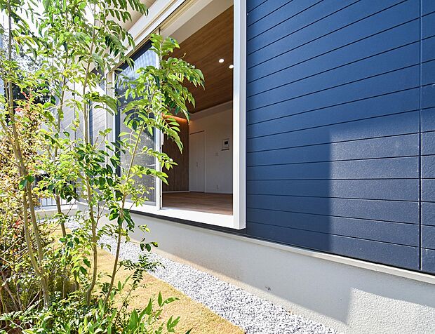 【現地外観写真】植栽スペース（2025年11月撮影）